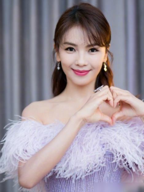 扮演女明星网红,网红女明星的璀璨人生