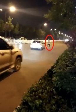 吃瓜爆料碰瓷图片高清视频,高清碰瓷图片视频引发热议，真相究竟如何？