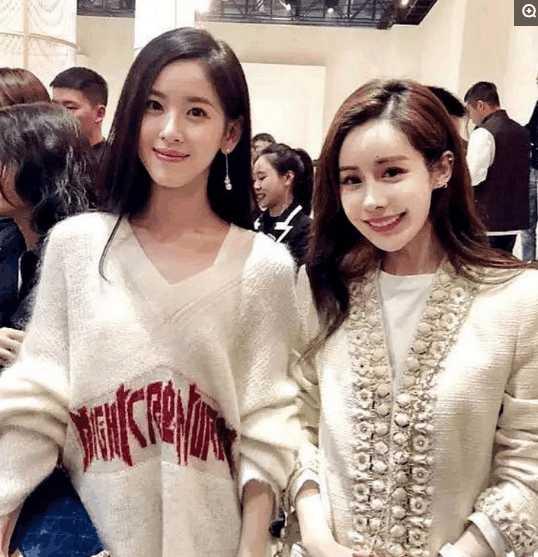 明星网红压脚背,趣味互动引网友热议