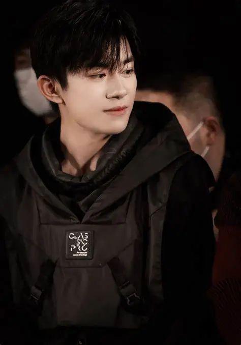 易烊千玺吃瓜爆料视频