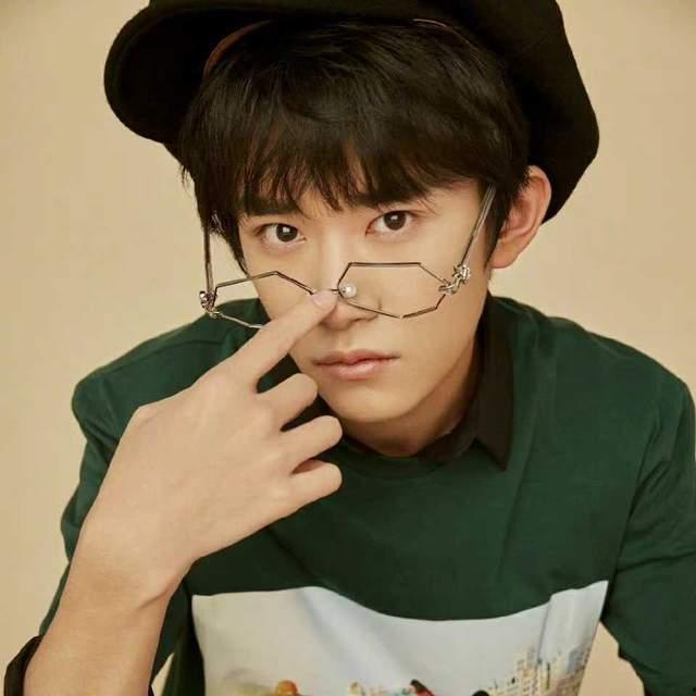 易烊千玺默默吃瓜爆料,意外爆料娱乐圈幕后真相