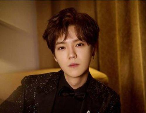 男明星网红恋情,揭秘男明星的甜蜜恋情