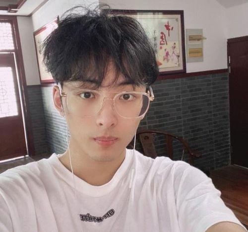 宋亚轩爆料吃瓜事件视频,幕后真相大曝光